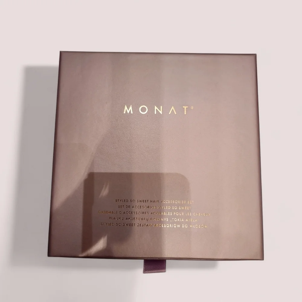 MONAT GLOBAL gorgeous set